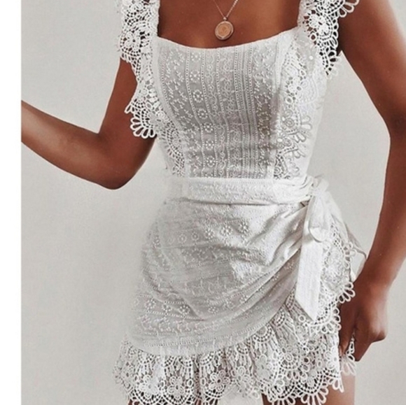 SOLD CLASSIC BOHO WHITE LACE OPEN BACK TIE UP MINI DRESS - Picture 4 of 5